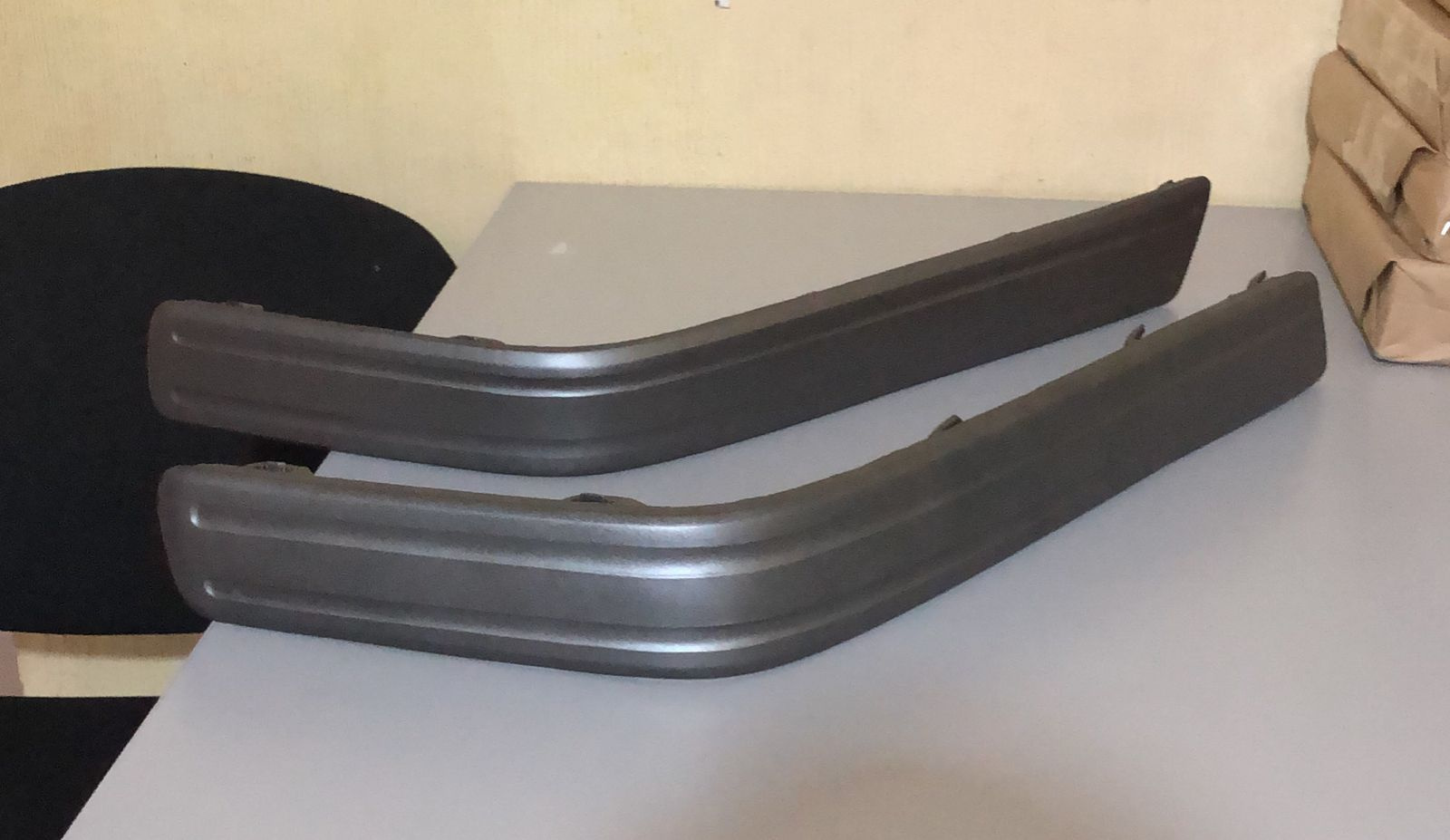 Esquineros de bómper trasero (par LH y RH) — Toyota Tercel 1998-1999
