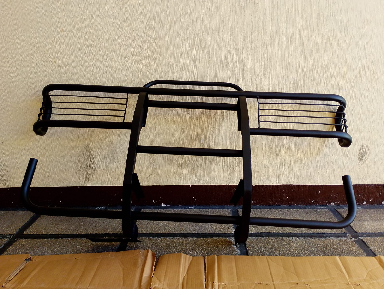 Defensa frontal metálica tipo parrilla — Pickups Toyota, Nissan y Mazda